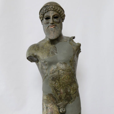 Xάλκινο αγαλμάτιο Ποσειδώνος. Από τη θαλάσσια περιοχή ανατολικά του κόλπου της Λιβαδόστρας Βοιωτίας, όπου τοποθετείται η αρχαία Κρεύσις, επίνειο των Πλαταιών. Γύρω στο 480 π.X. (X 11761)
