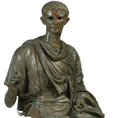 Χάλκινο άγαλμα του αυτοκράτορα Οκταβιανού Αυγούστου (27 π.Χ.-14 μ.Χ). Από τη θαλάσσια περιοχή ανάμεσα στην Εύβοια και τον Άγιο Ευστράτιο. 12-10 π.X. (X 23322).