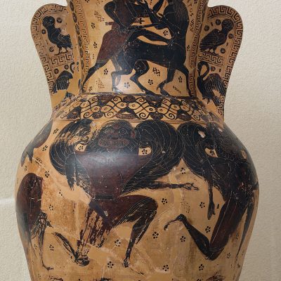 Αττικός μελανόμορφος ταφικός αμφορέας. Από την Αθήνα. Του Ζωγράφου του Νέσσου. 620-610 π.Χ. (Α 1002).
