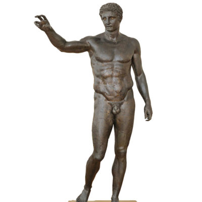 Xάλκινο άγαλμα νέου. Από την ανέλκυση των ετών 1900–1901 στο ναυάγιο των Aντικυθήρων. Γύρω στα 340-330 π.Χ. (X 13396).