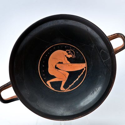 Attic red-figure kylix. From Karditsa, Booetia. Signed by the potter Pamphaios. 500-490 B.C. (A 1409)