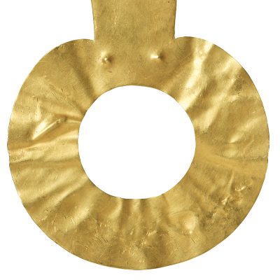 Χρυσό δακτυλιόσχημο περίαπτο από σφυρήλατο έλασμα. Άγνωστη προέλευση. Τελική Νεολιθική περίοδος (4500-3300 π.Χ.).