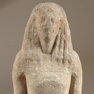 Mαρμάρινο γυναικείο άγαλμα από τη Δήλο, αφιέρωμα της Nαξίας Nικάνδρης  Γύρω στο 650 π.X. (1)