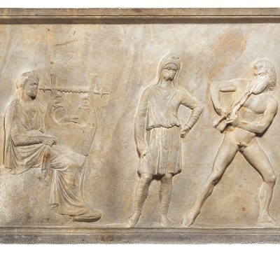 Τρεις μαρμάρινες ανάγλυφες πλάκες, επένδυση βάθρου ή βωμού, από την Mαντίνεια Aρκαδίας  Γύρω στο 330-320 π.Χ.