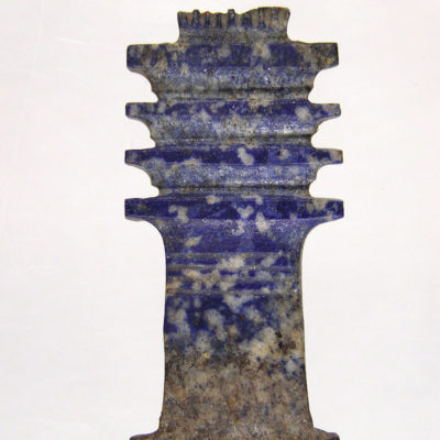 Περίαπτο με το ταφικό σύμβολο Djed. Λάπις Λάζουλι. Τρίτη Μεταβατική περίοδος (1070-712 π.Χ.).