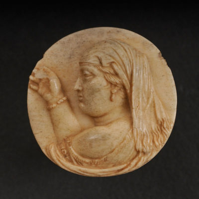 Δακτυλίδι με εικονιστική προτομή της Πτολεμαίας βασίλισσας Βερενίκης Β΄. Πτολεμαϊκή περίοδος. Πτολεμαίος Γ’ Ευεργέτης Α’ (246-221 π.Χ.). Ελεφαντόδοντο.