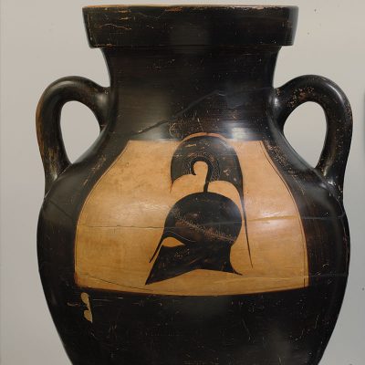 Attic black-figure amphora. From Phaleron, Attika. 575-550 B.C. (A 558)