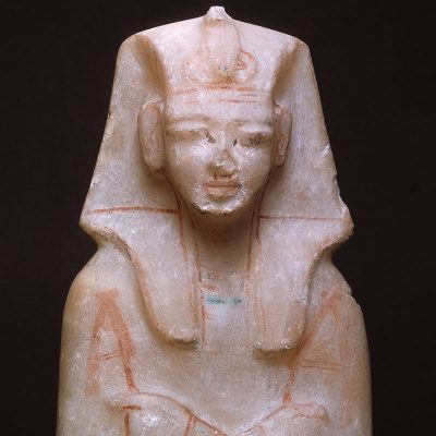 Part of a royal statuette with uraeus. Alabaster. New Kingdom. Dynasty XIX (1306-1186 BC).