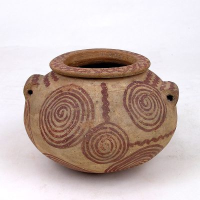 Two-handled squat jar. Clay. Handmade. Predynastic period. Nagada I-II (middle of 4th millennium B.C.).
