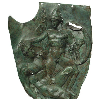 Παραγναθίδα χάλκινου κράνους χαλκιδικού τύπου. Από το ιερό του Διός στη Δωδώνη. Γύρω  στο 400 π.Χ. (Καρ. 166)