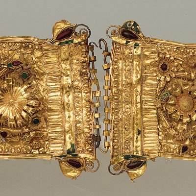 Golden belt decorated with rosettes and inlayed semi-precious stones. Ca. 200 B.C. (ΣΤ 0362).