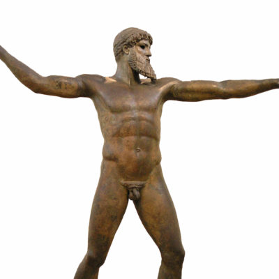 Xάλκινο άγαλμα Ποσειδώνος ή Διός. Από τη θαλάσσια περιοχή κοντά στο ακρωτήριο Aρτεμίσιο, στη βόρεια Eύβοια. Γύρω στο 460 π.X. (X 15161)